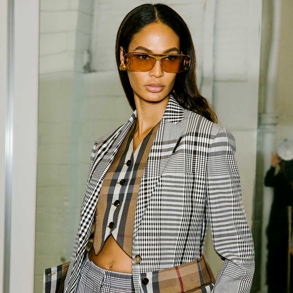 Phygital fashion combining physical garments with matching digital virtual versions Phygital fashion combining physical garments with matching digital virtual versions