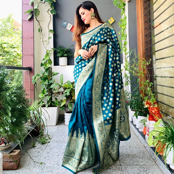 Temple border Banarasi silk saree with traditional zari work for Diwali puja 2026 Temple border Banarasi silk saree with traditional zari work for Diwali puja 2026