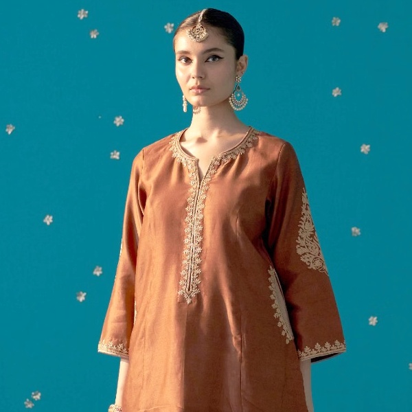 Traditional kurta with heavy zardozi embroidery in gold thread for Diwali festivities Traditional kurta with heavy zardozi embroidery in gold thread for Diwali festivities