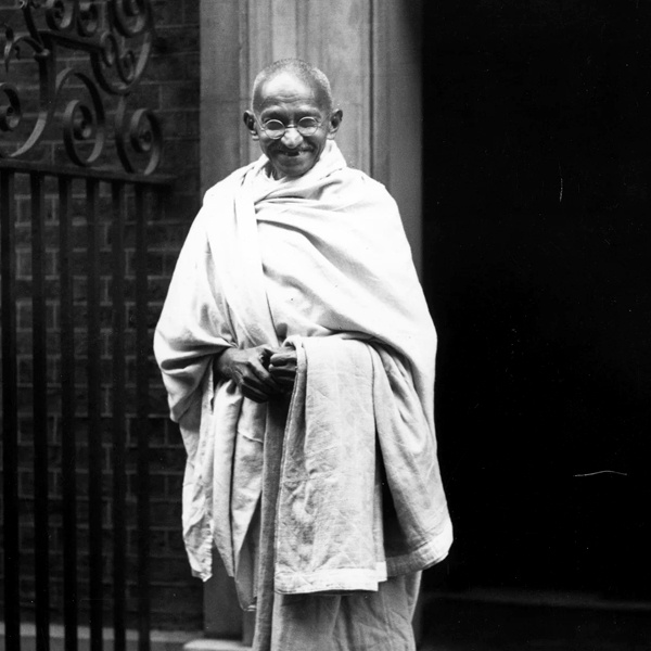 Post-independence Indian fashion Khadi movement promoted by Mahatma Gandhi symbolizing self-reliance featuring traditional handloom textiles Chanderi Ikat Kanjivaram blending regional heritage with modern tailoring Post-independence Indian fashion Khadi movement promoted by Mahatma Gandhi symbolizing self-reliance featuring traditional handloom textiles Chanderi Ikat Kanjivaram blending regional heritage with modern tailoring