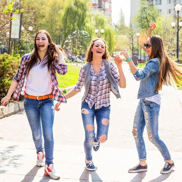 Diverse group of people wearing different cultural and contemporary fashion styles representing how clothing reflects identity and social belonging Diverse group of people wearing different cultural and contemporary fashion styles representing how clothing reflects identity and social belonging
