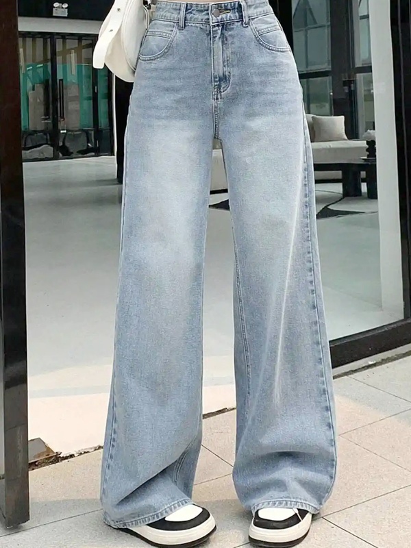 Baggy oversized jeans with relaxed fit throughout for streetwear style
