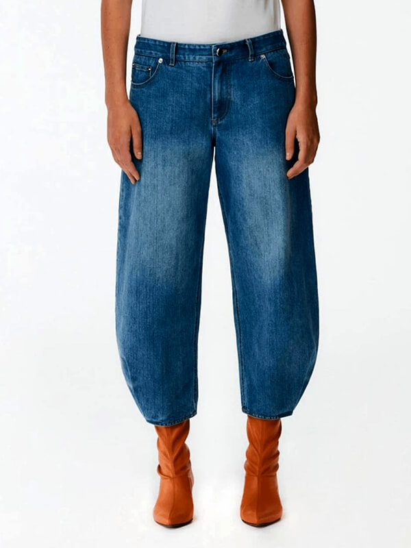 Woman wearing sculpted Brancusi jeans with curved seams.