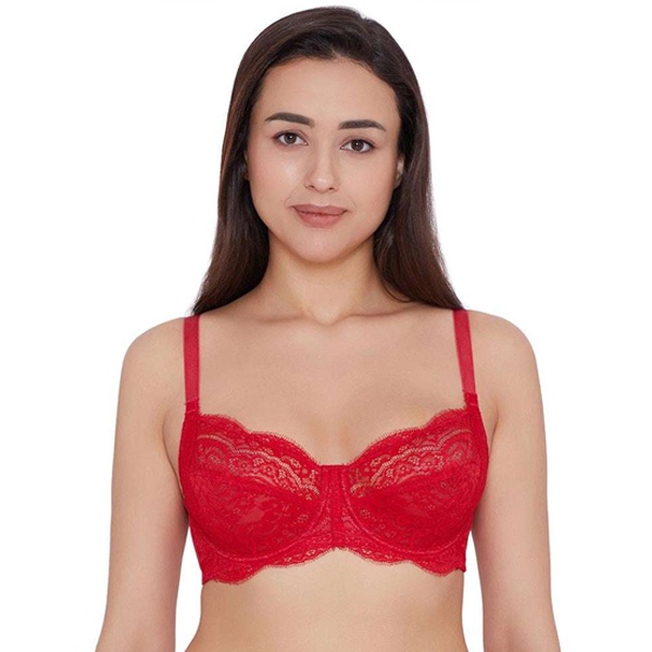 Delicate lace bra with romantic texture and elastic blend for stretch and supportive fit