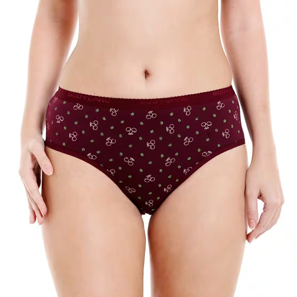 Classic panties in soft cotton with comfortable hip coverage - everyday essential underwear