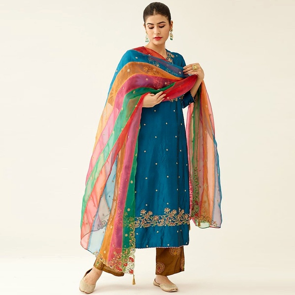 Comfortable Footwear for Navratri Dance - Cushioned Juttis, Mojaris and Low Wedges for Garba