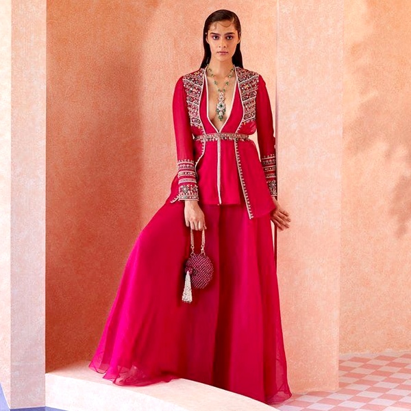 Navratri Outfit Planning - Weather and Venue Appropriate Dress Selection for Day and Night Events