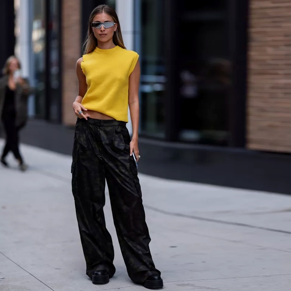 How to balance parachute pants silhouette by pairing baggy pants with fitted crop top for flattering proportions in college outfits