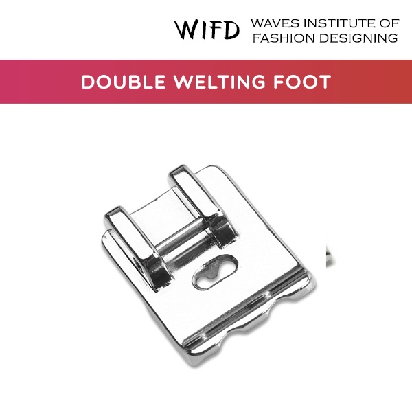 Double welting foot with two grooves for piping and cord covered with fabric