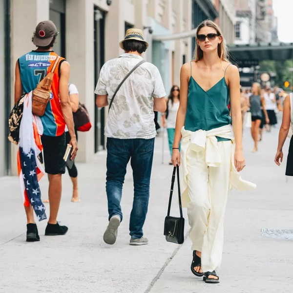 The Psychology and Cultural Significance of Fashion in Modern Society