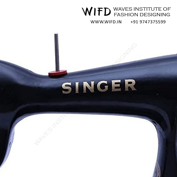 Curved arm section of sewing machine that drives needle and handles upper thread