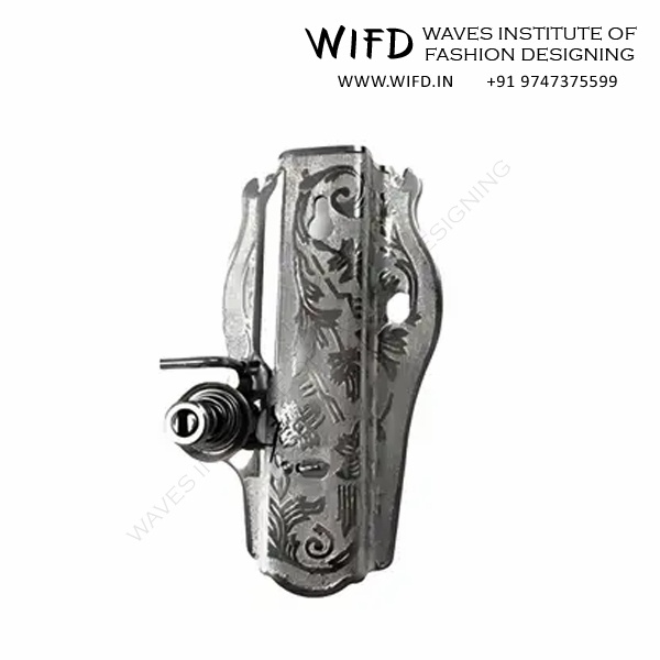 Face plate covering oiling points for needle bar and presser foot maintenance