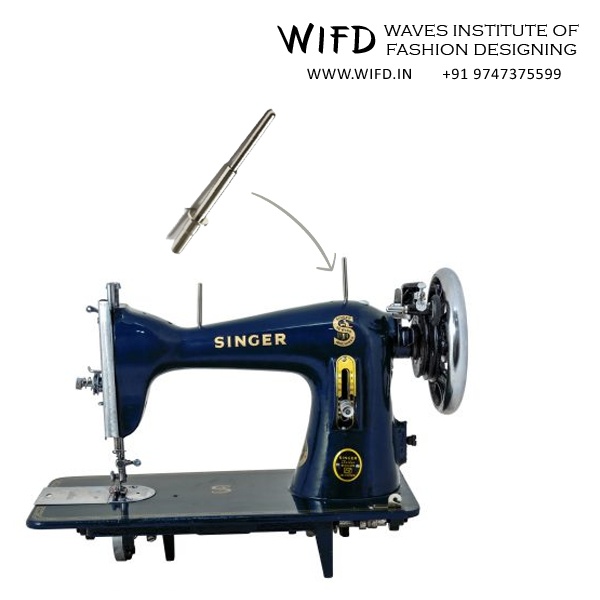 Spool pin holding thread spool on top of machine arm for stable feeding