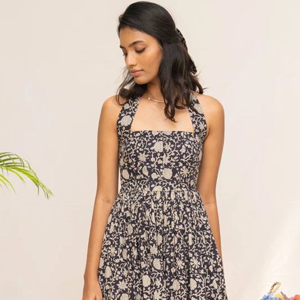 Minimal Pendant Necklace and Delicate Jewelry - Spring 2026 Accessory Trend