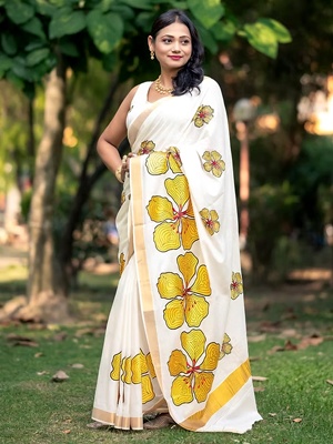 Blooming Beauty in Gulmohar Blooming Beauty in Gulmohar