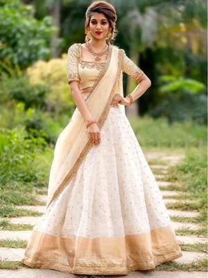 Timeless Beauty in Ivory and Gold Timeless Beauty in Ivory and Gold